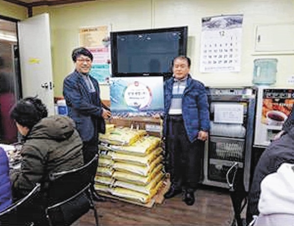 진명개발(주)은 16일 남구 나눔과 섬김의 집 경로식당을 방문해 쌀 20포를 전달했다.