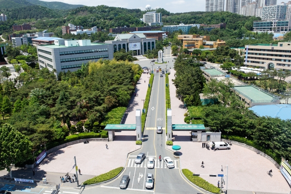 울산대학교는 국내 최대 산업도시를 배경으로 한 산학협력교육을 특성화해 글로벌 대학으로 성장했다. 사진은 울산대학교 전경.