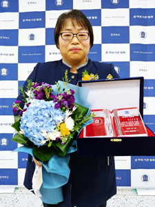 울주도서관 이주혜 사서는 22일 국립중앙도서관에서 열린 한국도서관협회 정기총회에서 한국도서관협회가 선정 및 시상하는 제50회 한국도서관상(개인상)을 수상했다.