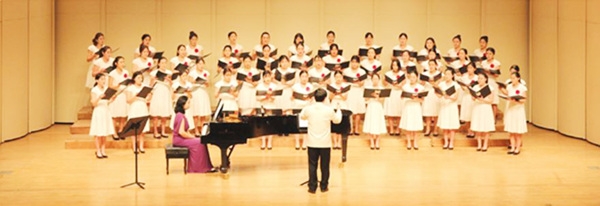 오는 24일 울산문예회관에서 제37회 정기공연을 선보이는 울산시립청소년합창단.