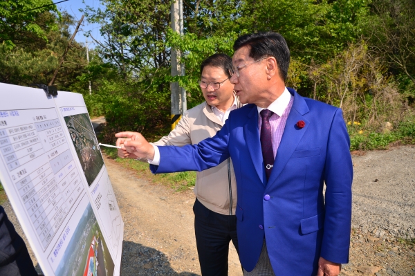 신장열 울주군수는 25일 언양읍 구수리 일원 로컬푸드 통합지원센터 건립 예정지를 방문해 추진상황을 점검했다.