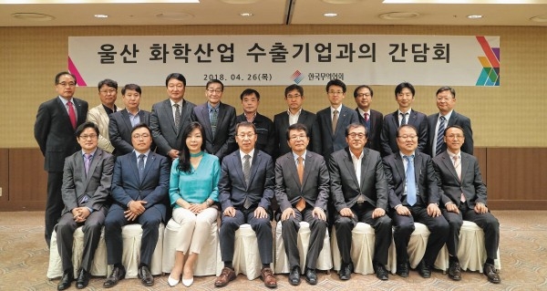한국산업단지공단 울산지역본부는 26일 산단공 청사에서 ㈜재성하이텍, 소명기업과 3자간 기술이전 업무협약을 체결했다.