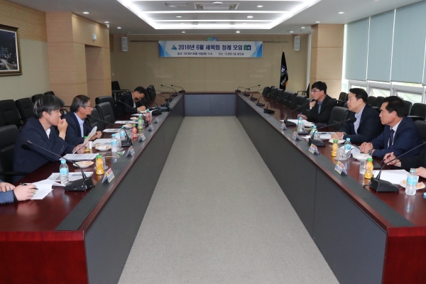19일 춘해보건대학교 도생관 회의실에서 김형수 경제부시장을 비롯한 관내대학 산학협력단장이 참석한 가운데 간담회가 열렸다.