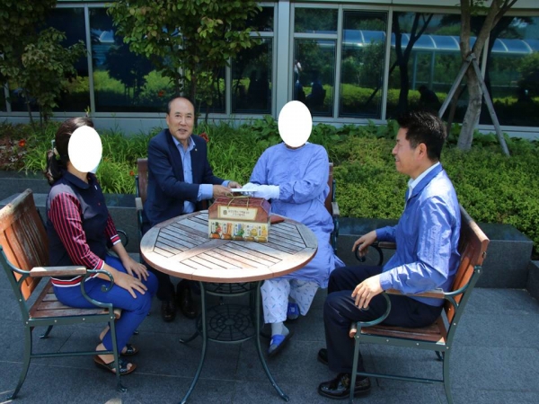 울주경찰서 보안협력위원회는 21일 간이식 수술 후 투병중인 탈북민 김모(58)씨에게 위로금 200만원을 전달했다.