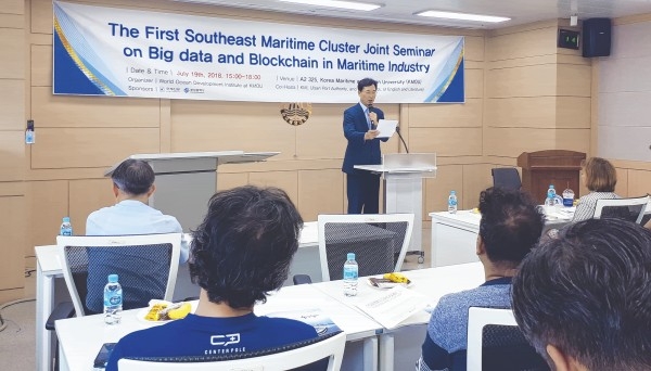 울산항만공사는 19일 한국해양수산개발원, 한국해양대학교와 함께 한국해양대학교 국제대학 3층 세미나실에서 '해양산업에서의 빅데이터와 블록체인'을 주제로'해양클러스터 동남권 공동세미나'를 진행했다.