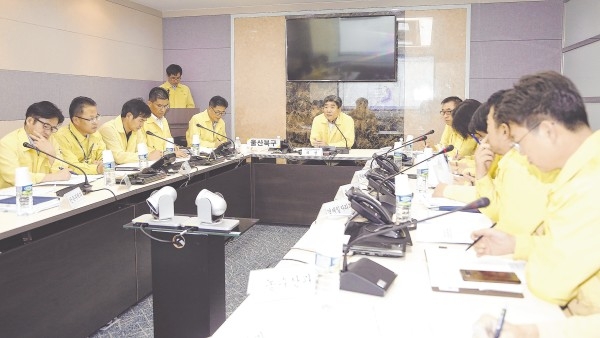 북구는 21일 재난상황실에서 태풍 '솔릭' 북상을 앞두고 태풍 대비 대책회의를 열었다.