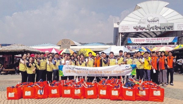 한국수력원자력(주) 새울원자력본부(본부장 이인호)는 추석을 앞둔 18일 남창옹기종기 전통시장에서 '추석맞이 장보기'행사를 개최했다
