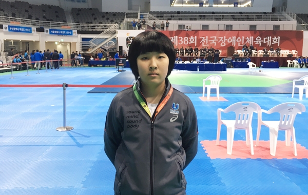 25일 여자 품새 개인전 청각부에서 금메달을 획득한 경의고등학교 전시원 선수.