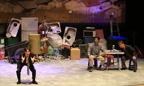 극단 무는 23~24일 동구 꽃바위문화관에서 연극 올드 앤 와이즈를 선보인다. 사진은 공연 장면.
