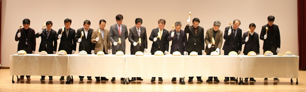 한국동서발전(주)(사장 박일준)은 13일 중구 본사에서 사장을 포함한 임직원이 참석한 가운데 '갑질 근절을 위한 신(新)윤리경영 선포식'을 개최했다.