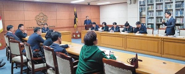 국민연금공단 남울산지사는 지난 21일 남구의회 의원 대상 설명회를 남구의회 회의실에서 개최했다.
