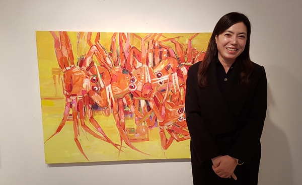 김정애 작가가 오는 31일까지 울산문화예술회관 3전시장에서 '게…걸음 걷다'를 주제로 40여점의 작품을 내건다.