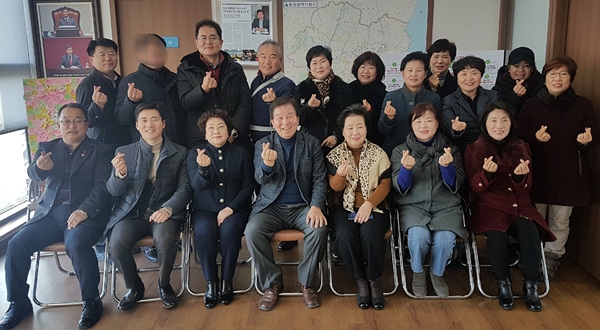 자유한국당 울산 북구 당원협의회는 지난 28일 운영위원회를 열어 박대동 전 의원을 당협위원장으로 재선출했다.