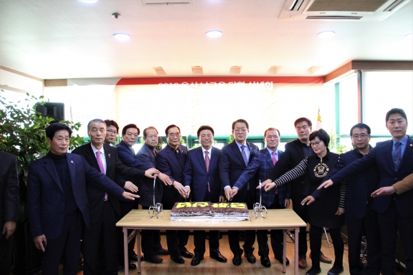 자유한국당 울산 남구을 당원협의회는 4일 당협사무실에서 2019년도 신년회를 가졌다.