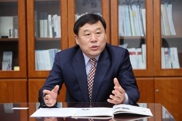 민중당 김종훈 의원은 10일 새해에는 사내하청 노동자들의 노동기본권 강화를 최우선 순위에 두고 의정활동을 펼치겠다고 했다.