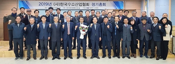 한국수소산업협회는 21일 한국화학연구원 울산본부 2층 세미나실에서 회원사 및 관계자 50여 명이 참석한 가운데 2019년 정기총회를 개최했다.