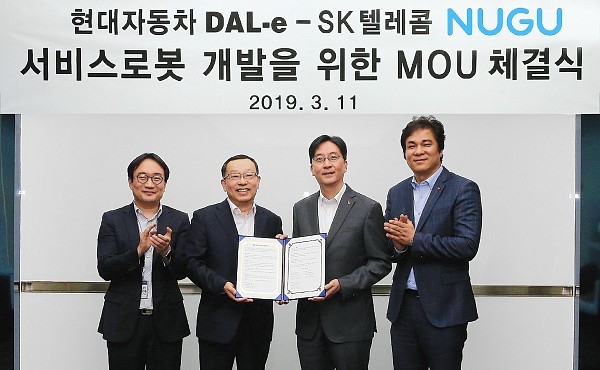 현대자동차와 SK텔레콤은 지난 11일 경기도 화성시 소재 현대자동차 남양연구소에서 '서비스 로봇 개발을 위한 양사의 인공지능 플랫폼 간 상호 협력 MOU'를 체결했다.