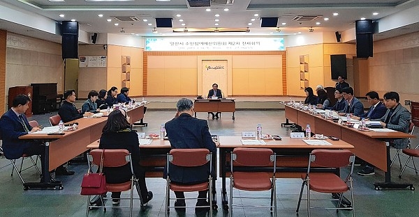 양산시는 14일 시청 대회의실에서 제1기 양산시 주민참여예산위원회 제2차 전체회의를 개최했다.