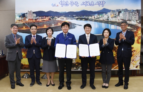 울산 중구는 22일 울산경제진흥원과 멘토링데이·취업스쿨 업무추진을 위한 협약을 체결했다.