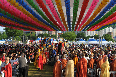 불기 2563년 부처님 오신 날을 기념하는 태화강 연등축제가 26일부터 28일까지 3일간 태화강변에서 열린다. 사진은 지난해 행사 모습.