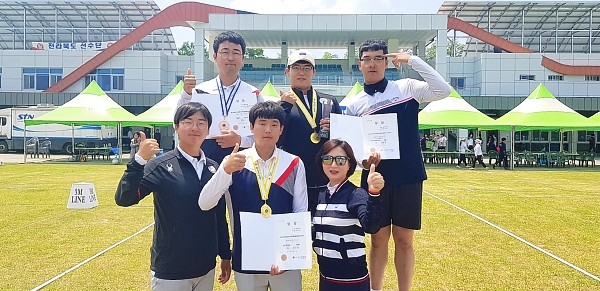 남구청 양궁부가 지난 9일부터 전북에서 개최된 대학·실업 양궁대회에서 금메달 2개, 동메달 1개를 획득했다