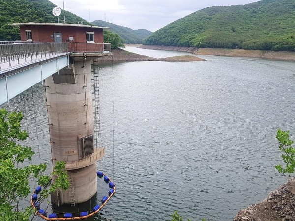 봄가뭄이 지속되면서 만수위 120m의 대곡댐 수위가 91m로 낮아지는 등 댐 유효저수율이 20% 수준으로 떨어졌다.