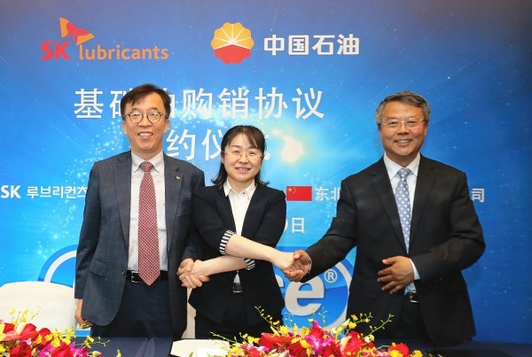 SK루브리컨츠는 3일 중국 최대 국영 석유기업인 페트로차이나와 고급 윤활기유 공급 계약을 체결했다.