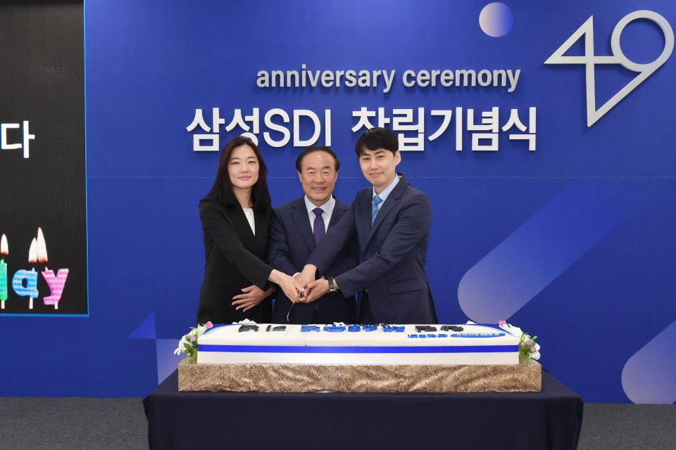 삼성SDI는 1일 경기 시흥 삼성SDI 사업장에서 '창립 49주년 기념식'을 개최했다.