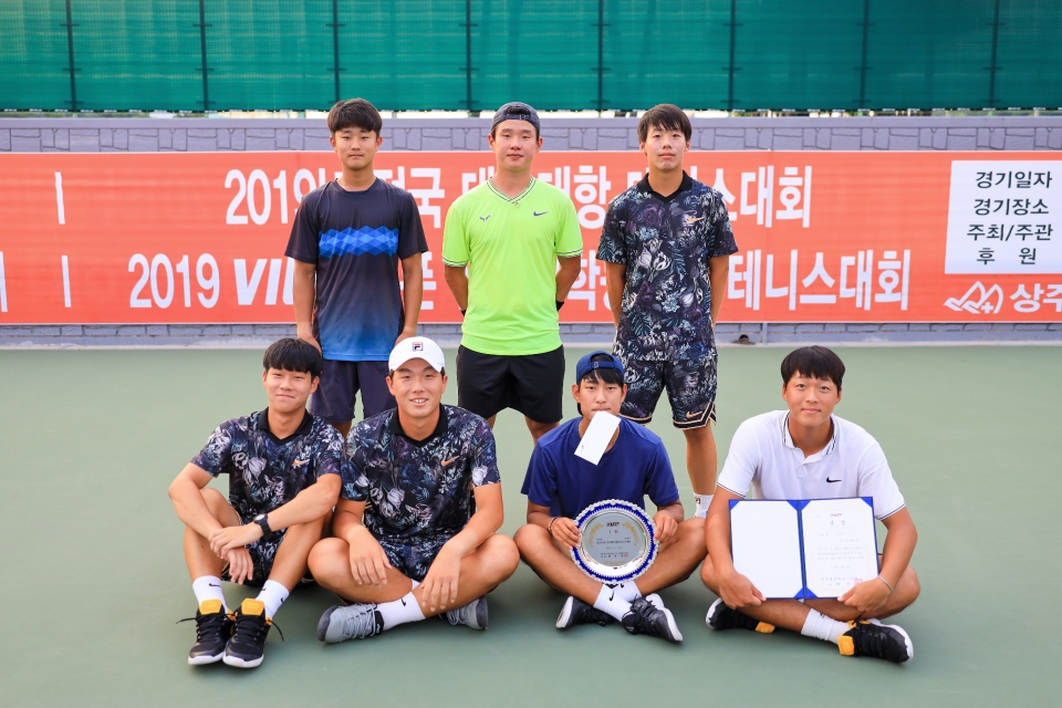 울산대학교 테니스부(감독 김재식)가 2019년도 전국대학대항 테니스대회 단체전 결승에서 명지대를 3대1로 꺾고, 지난달 하계대학테니스연맹전 단체전 우승에 이어 시즌 두 번째 우승을 차지했다.
