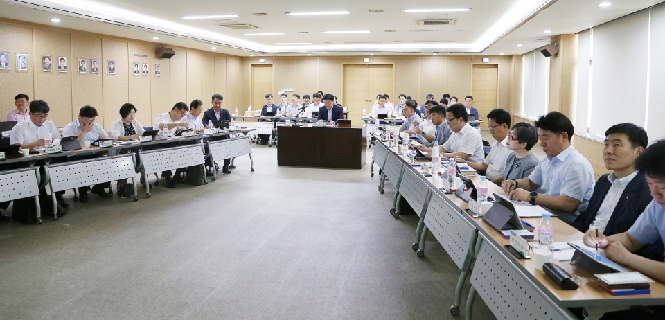 NH농협은행 울산영업본부는 6일 긴급회의를 갖고 일본 수출규제 피해기업에 대해 긴급 금융지원을 실시하기로 했다.