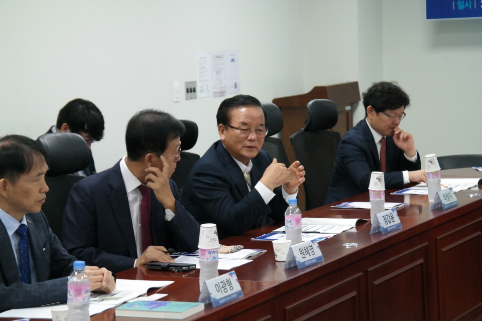 자유한국당 정갑윤 의원(울산 중구)은 24일 국회 의원회관 3간담회의실에서 '대한민국 특허(IP)거래 활성화 전문가 토론회'를 개최했다.