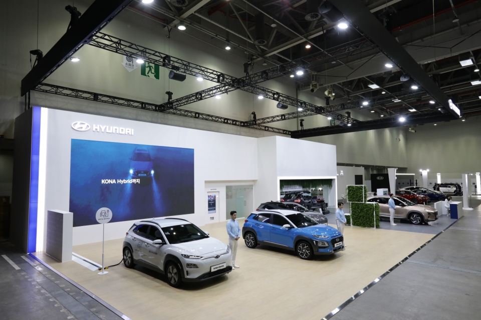 제3회 대구 국제 미래자동차 엑스포'에 참가한 현대자동차 전시장 전경.