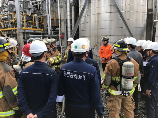 울산남부소방서 공단119안전센터는 21일 남구 상개동에 위치한 SK종합화학 폴리머공장에서 합동소방훈련을 실시했다.