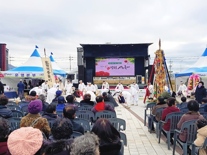 지난 30일부터 1일까지 '제22회 밀양얼음골사과축제'가 부산 명지동 울림공원에서 성황리에 개최됐다.