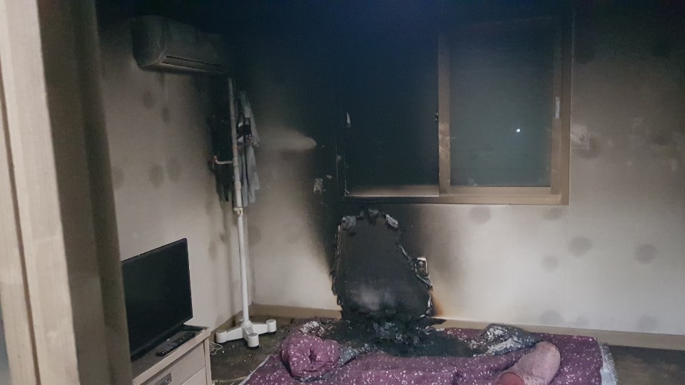 18일 오전 3시38분께 울산 동구 다세대 주택 2층에서 불이 났다.