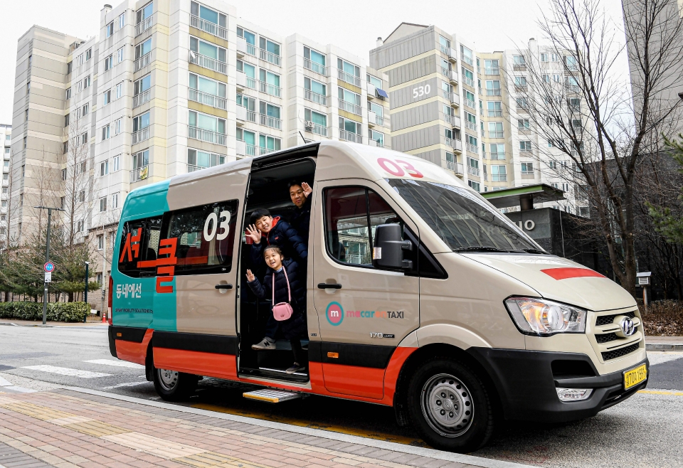 현대자동차는 KST모빌리티와 함께 14일부터 서울 은평뉴타운에서 커뮤니티형 모빌리티 서비스 '셔클'의 시범 운영을 시작한다.
