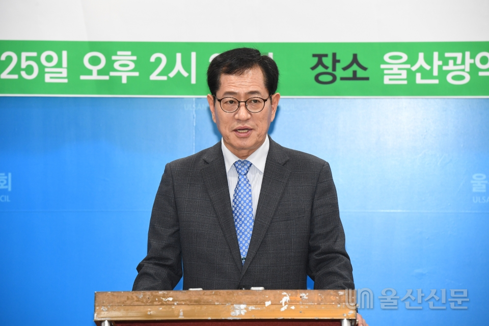 민생당 고원도 울산 남구을 총선후보가 25일 제 21대 국회의원 후보 등록을 하루 앞두고 후보 사퇴와 당 탈당을 선언했다.