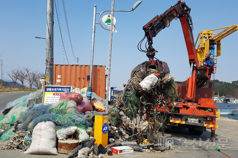 한국수력원자력(주) 새울원자력본부는 18일부터 31일까지 3개 어촌계 항구 주변에서 수거한 25톤 분량의 쓰레기를 말끔히 폐기, 항구주변을 깨끗이 정화했다.