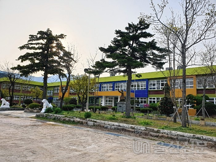 폐교된 궁근정초등학교에 들어서는 (가칭)마을교육공동체 거점 및 학생체험센터가 준공됐다. 사진은 센터 전경. 울산시교육청 제공