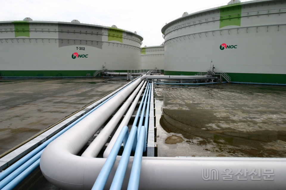 한국석유공사는 저유가 시황을 활용해 올해 비축유 구매량을 64만 배럴로 늘리기로 했다. 사진은 한국석유공사 비축유 저장탱크.