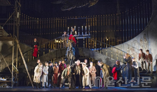 중구문화의전당이 다음달 2일 '씨네 스테이지'에서 선보이는 푸치니의 오페라 '토스카'의 한 장면.