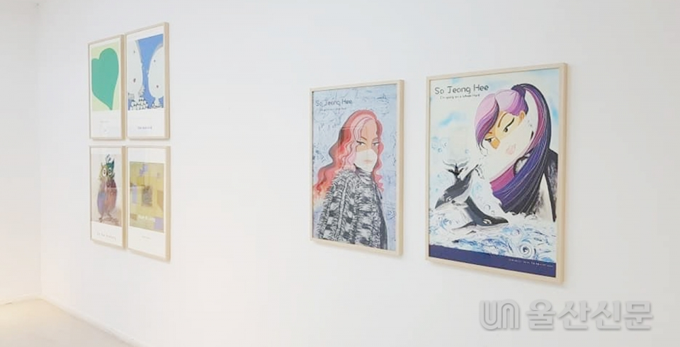 울산예술가그룹 '이오'는 30일까지 중구 월갤러리에서 '이오공감X아트포스터전'을 개최한다. 사진은 전시장 전경.