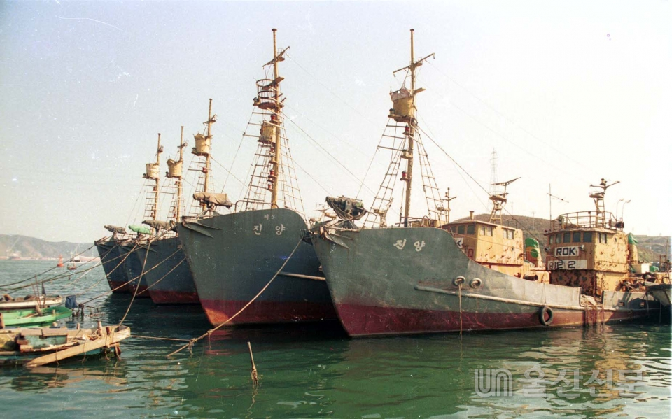 2000년 초반까지 장생포항에 정박했던 포경선. 울산신문 자료사진