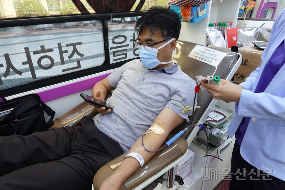 JCN울산중앙방송은 지난 10일 코로나19 장기화로 부족한 헌혈 수급에 보탬이 되고자 헌혈 캠페인을 시행했다.