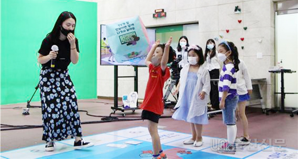 울산시청자미디어센터가 온라인 미디어 체험 참가자를 모집한다. 사진은 프로그램에 참가한 어린이들의 모습.