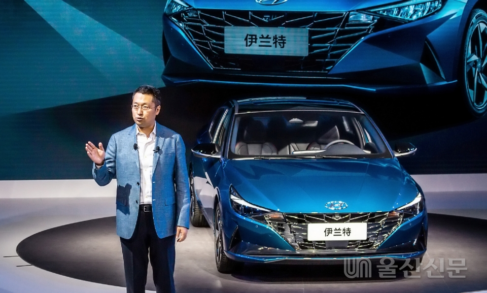 현대자동차가 지난 26일 열린 '2020 베이징 국제모터쇼'에서 고성능 레이싱카인 '아반떼 N TCR'을 처음으로 공개했다. 현대차 제공