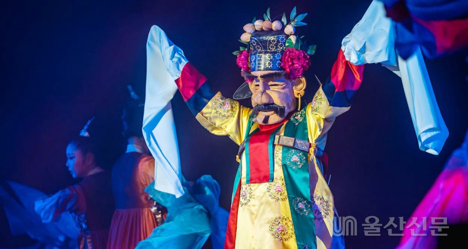 울산문화재단은 오는 30일부터 11월 1일까지 남구 태화강 체육공원일대에서 코로나19로 지친 시민들을 예술로 위로하는 '제54회 처용문화제'를 개최한다.