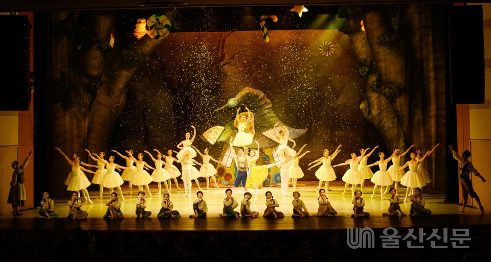 오는 24일 중구문화의전당에서 선보이는 발레 '헨젤과 그레텔' 공연 장면.