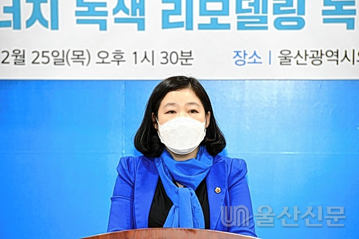 더불어민주당 4·7 울산 남구청장 재선거 경선주자인 이미영 후보가 25일 시의회 프레스센터에서 기자회견을 갖고 공약을 발표했다. 시의회 제공