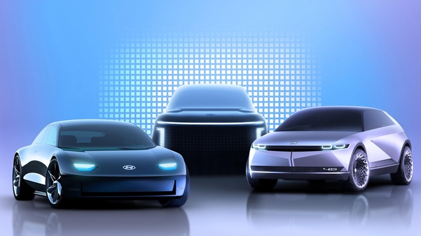 현대자동차 아이오닉 브랜드 제품 라인업 차량의 렌더링 이미지. 왼쪽부터 아이오닉6, 아니오닉7, 아이오닉5. 현대자동차 제공